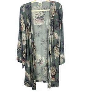 Plum Pretty Sugar Green and Cream Floral Robe Size Medium